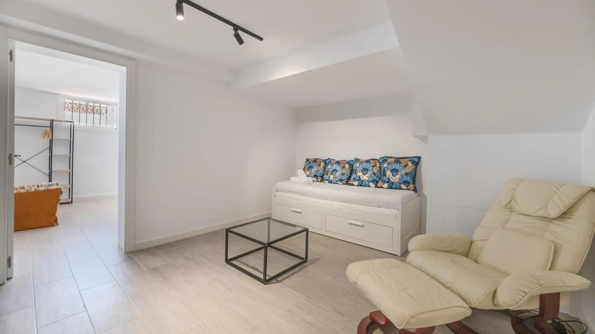 בית נופש מארבלה Los Angeles Beach Front Villa ספרד